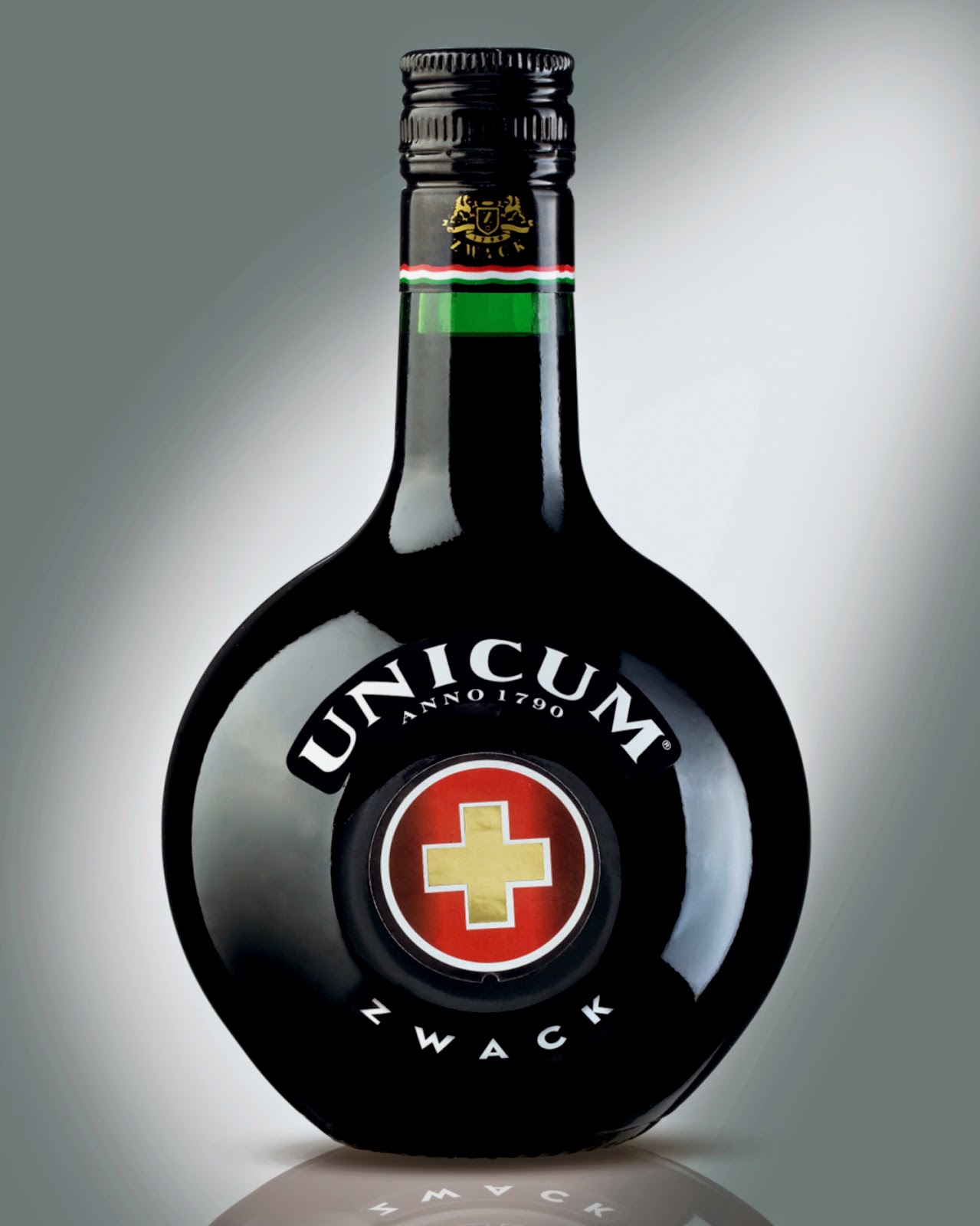 Rượu thuốc Unicum