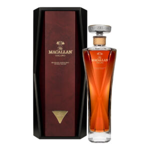 Rượu Macallan Oscuro là sản phẩm cao cấp trong collection 1824 được nhà rượu Macallan ra mắt năm 2010