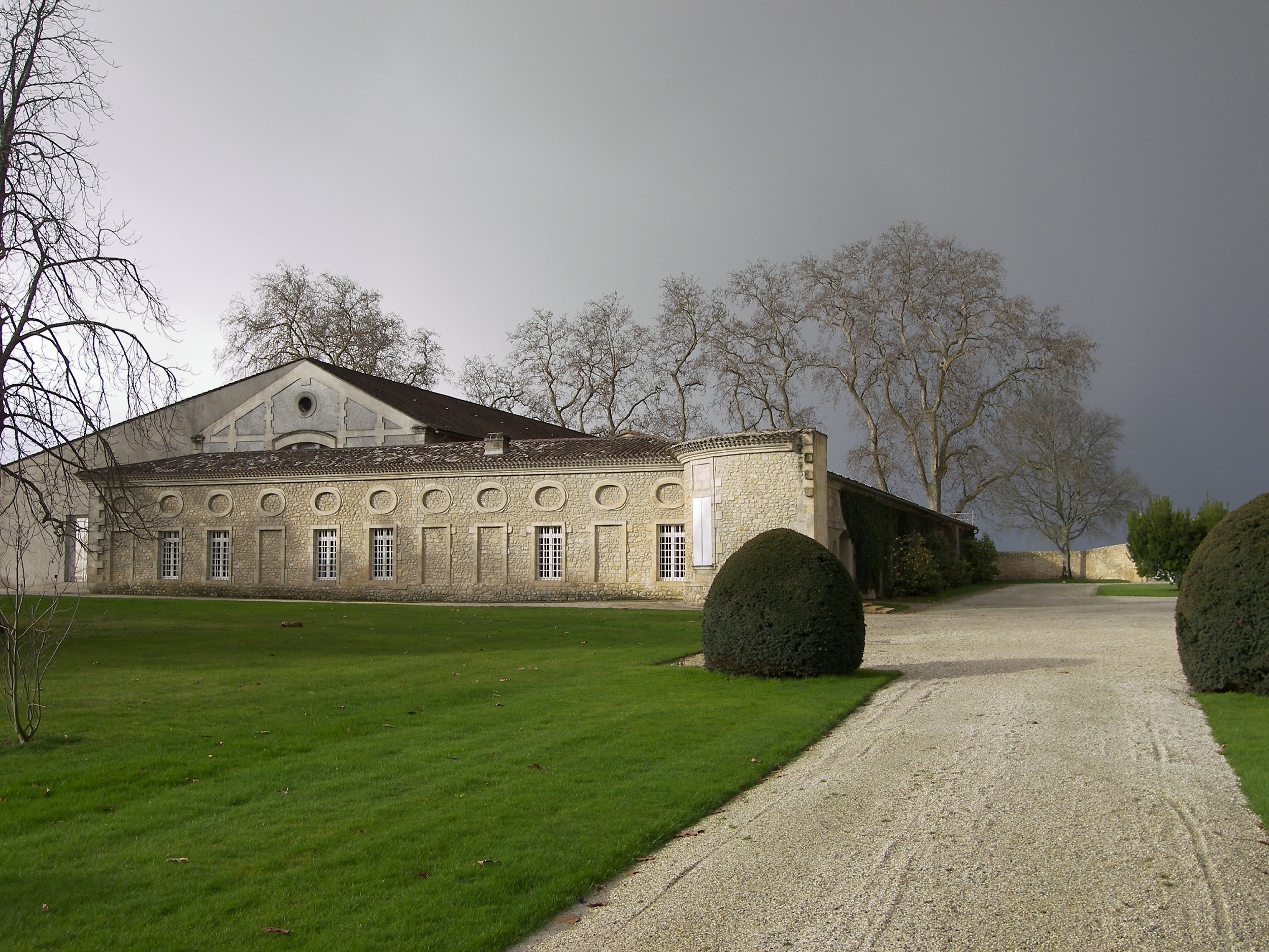 Chateau d’Armailhac trước đây là một phần của những vườn nho đồ sộ mà chúng ta biết đến ngày nay với tên gọi Chateau Mouton Rothschild.