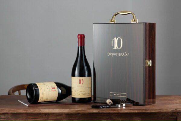 Rượu vang 10 Ocho Tierras là một trong những chai vang ngon sản xuất với số lượng hạn chế và được làm thủ công