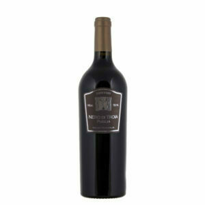 Rượu vang ý Torri doro Nero di Troia là dòng vang làm nên thương hiệu của nhà rượu Rocca biệt danh “The farmily’s choice”.