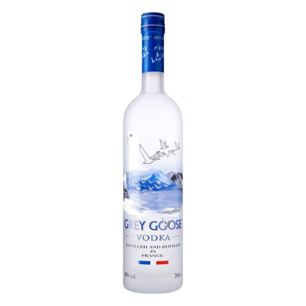 Rượu Vodka Grey Goose được sản xuất từ vùng Cognac Pháp, được làm 100% từ lúa mì vụ đông tại Picardy, quá trình chưng cất qua 5 công đoạn