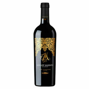 rượu vang M Merlot Salento có màu đỏ ruby đậm với hương thơm phức hợp giữa dâu rừng, anh đào, chocolate và vani