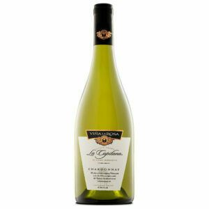 Rượu vang chile La Capitana Chardonnay có màu vàng nhạt ánh xanh, được ủ 6 tháng trong thùng gỗ sồi cũ để rượu phát triển đầy đủ hơn
