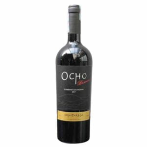 Rượu vang chile Ocho Reserva màu ruby. Sự mạnh mẽ của Cabernet Sauvignon đến từ thung lũng Limari đem cho người thưởng thức sự khác biệt