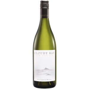 rượu vang cloudy bay sauvignon blanc có vị chanh dây tươi mát, dứa với ngò gai tươi và hương thơm của lá cà chua
