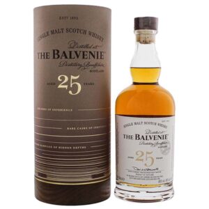 Rượu Balvenie 25 Năm là Single Malt Scotch Whisky được nhà rượu Balvenie ủ trong 3 loại thùng gỗ sồi