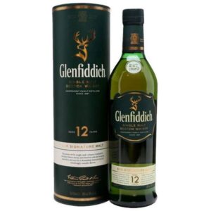 Rượu Glenfiddich 12 có hương vị êm dịu được ủ trong thùng gỗ sồi tao ra sự ngọt ngào và phảng phất mùi hương gỗ sồi