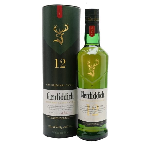 Rượu Glenfiddich 12 năm có hương vị êm dịu được ủ trong thùng gỗ sồi tao ra sự ngọt ngào và phảng phất mùi hương gỗ sồi