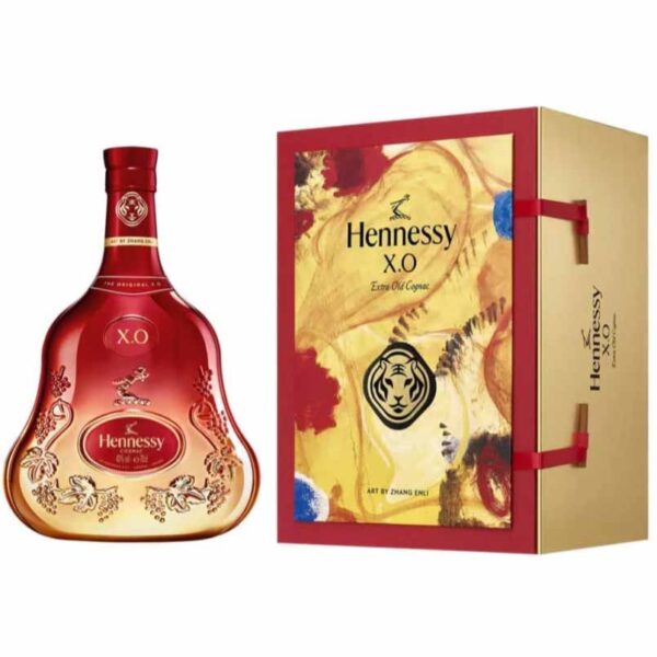 Hennessy XO Tết 2022 đầu tiên được cháu trai của dòng họ Hennessy tạo ra bởi trực giác khi sự hiếm có sẽ đồng nhất với phong cách hiện đại