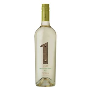 Rượu vang Uno Sauvignon Blanc Antigal - Số 1 có nho được trồng tại những khu vực mát mẻ ở chân đồi của dãy Andes, nho hái bằng tay và làm lạnh nhanh