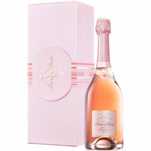 Rượu Champagne Amour de Deutz Rose mang đến sự thể hiện tuyệt đỉnh của sự sang trọng và tất cả những dấu ấn của một loại sâm panh xuất sắc