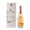 Rượu Champagne Perrier Jouet Belle Epoque Rose như một cây mao lương hồng nhạt. Màu phấn của bông hoa như những cánh hoa xù nhiều lớp của nó