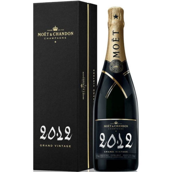 Rượu Champagne Moet Chandon Grand Vintage mỗi một dòng là duy nhất, được chuyên gia hầm rượu pha trộn đặc biệt thể hiện đặt tính nổi bật nhất của năm.