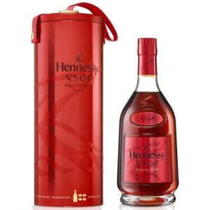 Hennessy VSOP Tết 2023 đem đến những buổi họp mặt đầm ấm xứng đáng có được loại rượu cognac tuyệt vời này, được thưởng thức hoặc làm quà tặng đối tác.