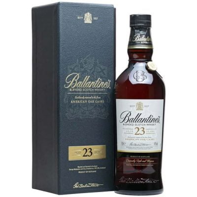 Rượu Ballantine's 23 năm được Master Blender Sandy Hyslop của nhà Ballantine's , lựa chọn thủ công từng loại rượu whisky cho sự pha trộn