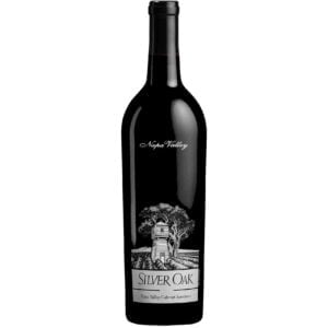 Rượu vang Silver Oak Napa Valley Cabernet Sauvignon có nguồn gốc từ những vườn nho đại diện vùng địa lý và vi khí hậu trên khắp Thung lũng Napa