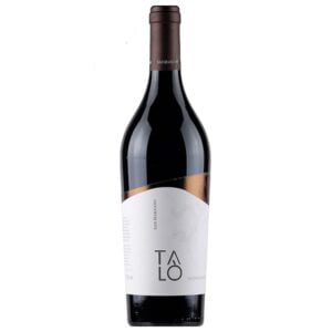 Rượu vang Talo Negroamaro Salento IGP sử dụng 100% Negroamaro được tinh chế trong thùng. Một loại rượu cổ điển của miền nam nước ý