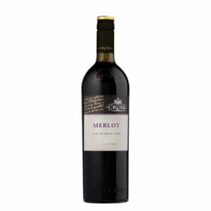 Rượu vang Cruse Merlot là dòng rượu vang pháp cấp độ Pays D'oc được lên men từ giống nho cổ điển đặc trưng của vùng Bordeaux là Merlot