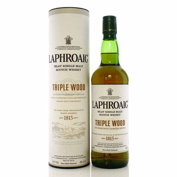 Rượu Laphroaig Triple Wood là dòng rượu whisky khói được trưởng thành ba lần trong thùng Bourbon cũ, thùng quý và thùng sherry