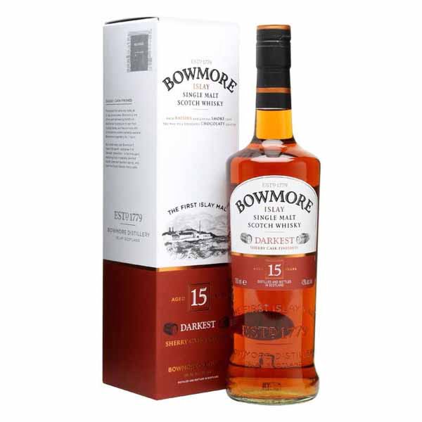 Rượu Bowmore 15 Năm trưởng thành đầu tiên trong thùng bourbon sau đó là thùng Oloroso