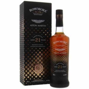 Rượu Bowmore 21 Năm Aston Martin là sự hợp tác có tỷ lệ hoàn hảo, sự kết hợp tối ưu giữa kỹ năng, niềm đam mê và độ chính xác